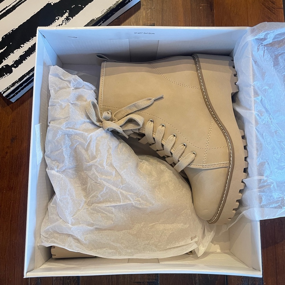 Dolce Vita Cream Lace Up Boots - Picture 5 of 7
